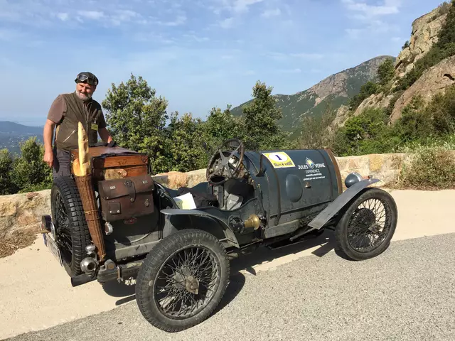 Erich Hoop mit seinem Bugatti Brescia, Baujahr 1921 – Als ältestes Fahrzeug heuer mit der Startnummer 1 unterwegs. | Foto: Südsteiermark Classic