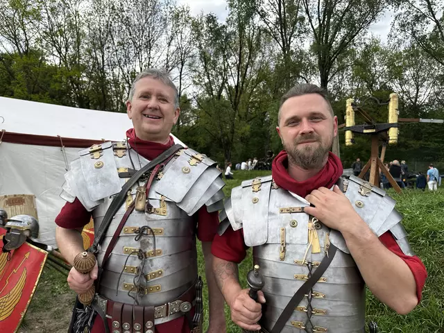 Ohne echte Römer keine Römerbrücke: Dafür wurde extra die Legio XV Apollinaris mit ihrer historisch echten Ausrüstung eingeladen. | Foto: MeinBezirk