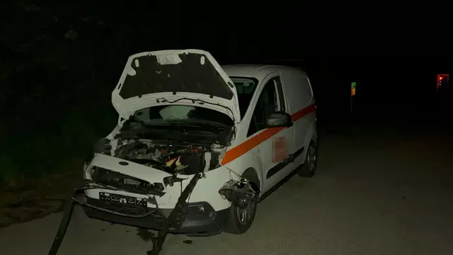 Die Freiwillige Feuerwehr Pöchlarn wurde mitten in der Nacht zu einer Fahrzeugbergung auf die A1 alarmiert. | Foto: Doku NÖ