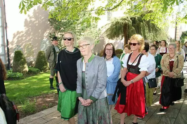 Die begleitenden Frauen beteten einen Rosenkranz. | Foto: Cescutti