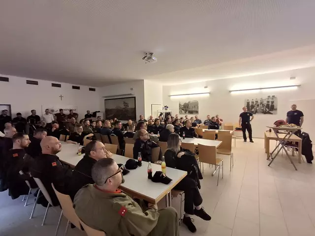 Abschnittsbrandinspektor Andreas Kuzmits und Oberbrandinspektor Markus Liebentritt vermittelten praxisnahes Wissen zur sicheren Bekämpfung von Flur- und Waldbränden. | Foto: Feuerwehr Neckenmarkt