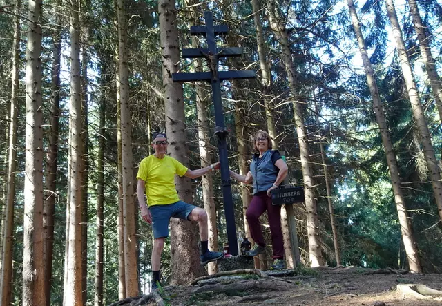 Beim Gipfelkreuz auf dem Hubberg