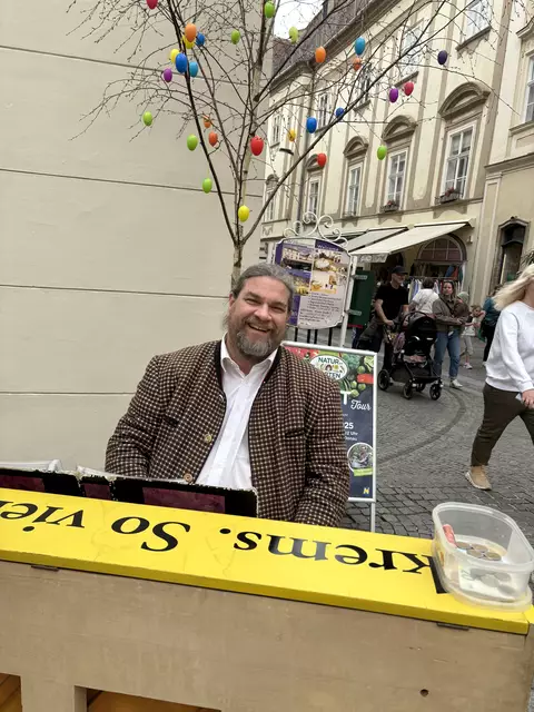 Klaus Bergmaier unterhielt Passanten mit Klaviermusik. | Foto: sg