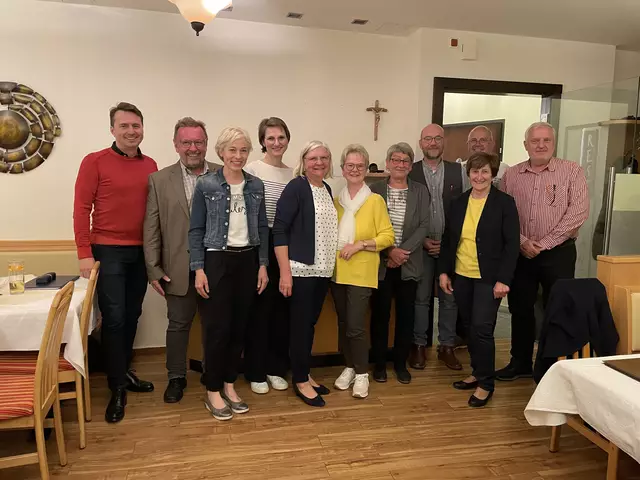 Obfrau Maria Bachmaier (vorne 5. von links) und ihr Team der Lebenshilfe-Arbeitsgruppe Münzkirchen.  | Foto: Lebenshilfe OÖ