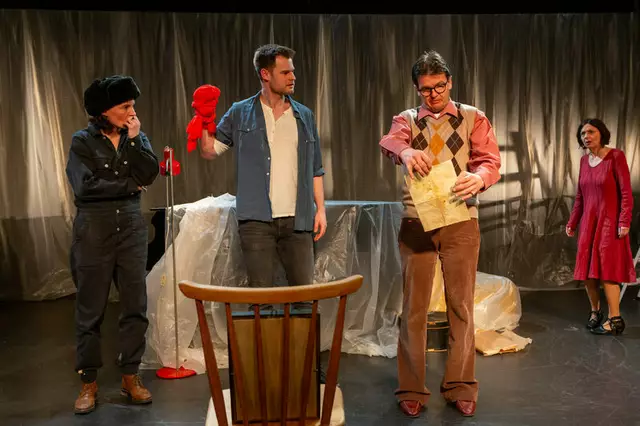 Eine schrecklich unnette Familie: In seinem 2022 uraufgeführtem Stück "Nachtland" entlarvt Marius von Mayenburg jene „braune Soße, die manche schon mit der Muttermilch aufsogen“ mit glasklarem Blick und bitterbösem Humor. | Foto: Christoph Tauber