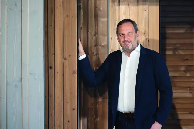 Seca-Geschäftsführer Christian Loidl unterstützt den Holzbaupreis. | Foto: Seca