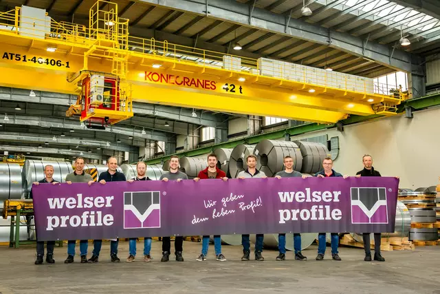 "Tonnenschwere Investition" in Gresten: Bei der Firma Welser Profile ist man stolz auf den neuen Kran, der bis zu 42 Tonnen heben kann.