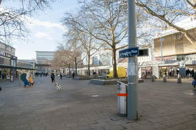 Die Anwohnenden wünschen sich mehr Grün für den Franz-Jonas-Platz. | Foto: Wolfgang Unger
