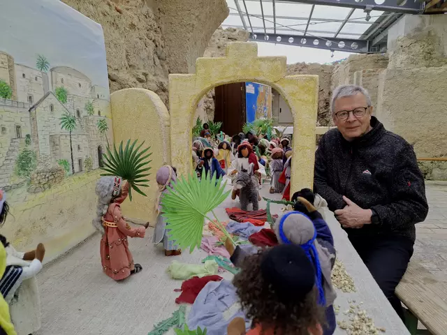 Einzug in Jerusalem. Die überaus sehenswerte Passions- und Osterausstellung mit biblischen Erzählfiguren im Reflektorium des Stiftshofs Waldhausen ist noch bis Sonntag, 4. Mai von 9 bis 18 Uhr, geöffnet. | Foto: Robert Zinterhof