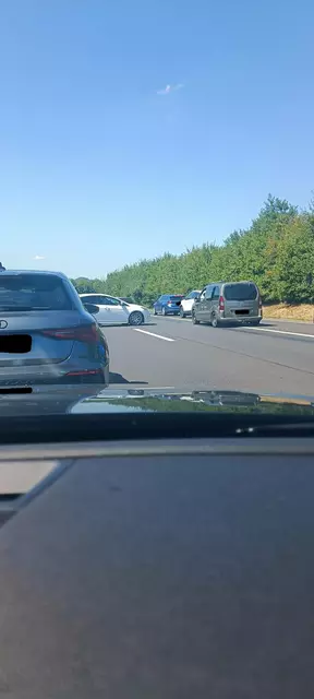 Im Tunnel Kreuzenstein hielt der Lenker (34) sein Fahrzeug bei Straßenkilometer 57,8 auf dem Pannenstreifen an und wartete auf eine Lücke im Verkehr. Anschließend wendete er sein Fahrzeug und setzte seine Fahrt, entgegen der vorgeschriebenen Fahrtrichtung in Richtung Knoten Korneuburg fort. (Symbolbild) | Foto: Sob