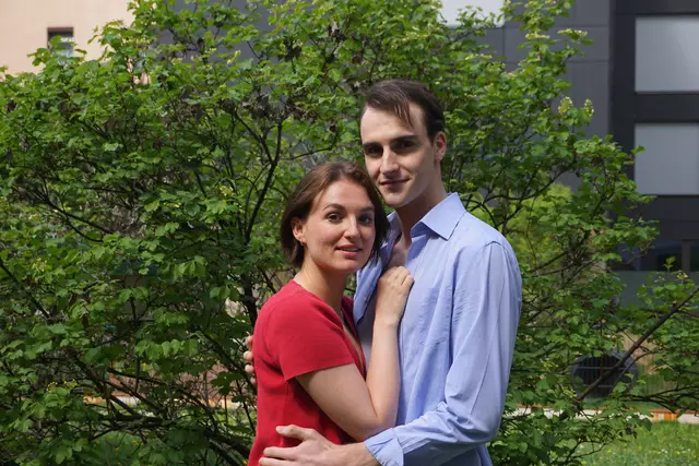 Das "Liebespaar" Maria und Tony-Darsteller in Innsbruck zum Interview. Im Musical Sommer Kufstein wird 2025 "West Side Story" aufgeführt.  | Foto: Huber