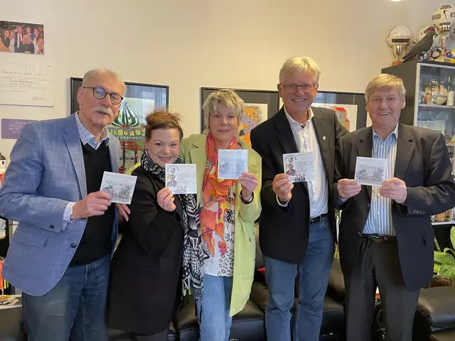 Bruno Ludl, ehemaliger Vorsitzender der Kulturkommission, Saskia Fanta, Andrea Schlor, Gerhard Blaboll und Bezirksvorsteher Erich Hohenberger (SPÖ) (v.l.) mit der neuen CD.  | Foto: BV3