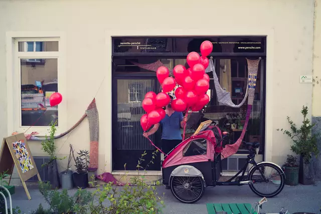 Kunst hautnah erleben: Beim Grätzl Art Open öffnen über 100 Künstlerinnen und Künstler ihre Ateliers und laden zum Staunen, Fragen und Mitmachen ein. | Foto: Niko Mayr