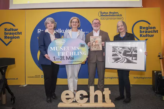Museumsfrühling auch im Waldviertel (v.l.): Ulrike Vitovec (GF Museumsmanagement NÖ), Landeshauptfrau Johanna Mikl-Leitner, Friedrich Polleroß (1. Österr. Museum für Alltagsgeschichte, Neupölla) und Irmgard Linke-Traunfellner (Franz Traunfellner-Dokumentation, Pöggstall) | Foto: Daniela Matejschek