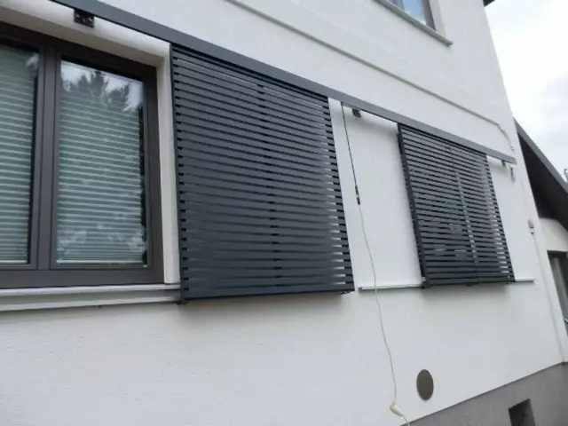 Schiebeläden als Sonnenschutz | Foto: Griesser