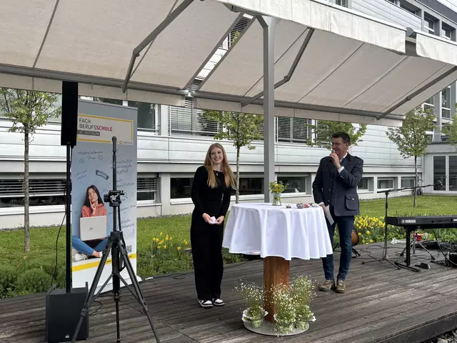 Schülervertreterin Judith Smolle bedankte sich im Namen der Schüler für die Schaffung "eines großartigen Ortes des Lernes, des Wissens und der Gemeinschaft." | Foto: MeinBezirk