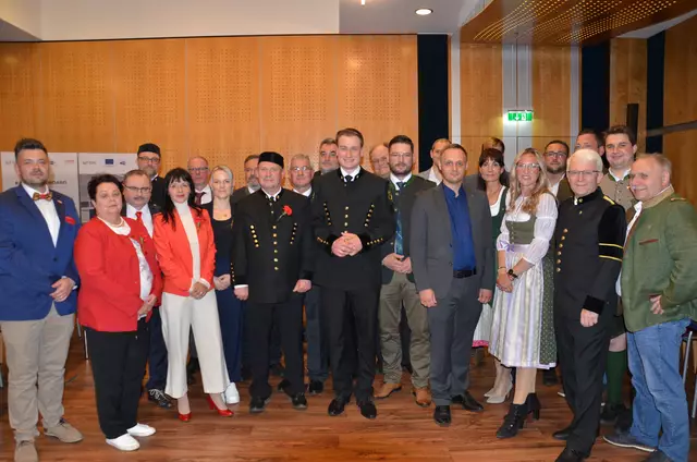 Der neue Fohnsdorfer Gemeinderat mit Bürgermeister Volkart Kienzl (Mitte). | Foto: Oblak