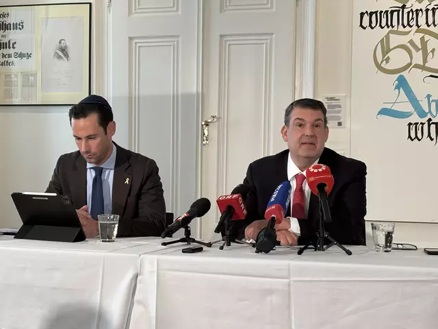 Meldestellenleiter Benjamin Nägele und IKG-Präsident Oskar Deutsch präsentierten den Bericht am Mittwoch. | Foto: Barbara Schuster/MeinBezirk