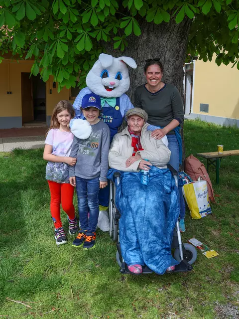 Jung und Alt konnten sich über süße Überraschungen freuen. | Foto: Peter Vanek