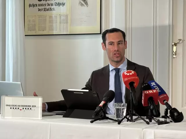 Leiter der Meldestelle und Generalsekretär Benjamin Nägele beim Termin am Mittwoch. | Foto: Barbara Schuster/MeinBezirk