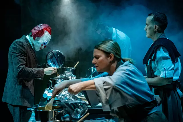 "How to feed a dictator" | Foto:  Hynek Glos