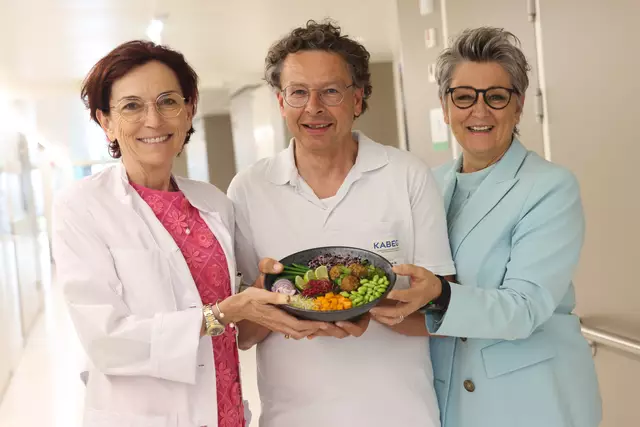 Prim. Univ.-Prof. Dr. Sabine Horn, Diätologe Michael Vilanek und Pflegedirektorin Christine Schaller-Maitz | Foto: Kabeg
