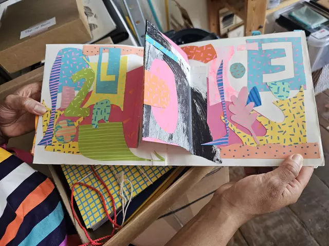 Künstlerin Lym Moreno zeigt, was man aus Papier alles erschaffen kann. | Foto: Tamara Winterthaler