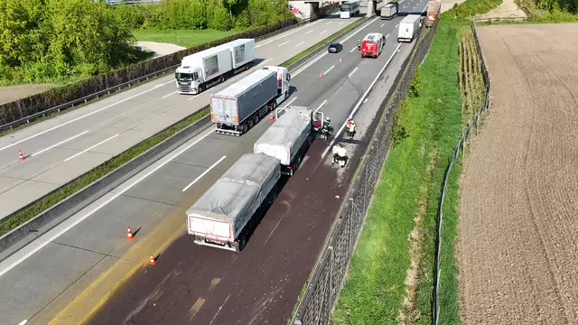 Auffahrunfall zwischen zwei Lkw im Gemeindegebiet von Asten auf der A1 in Richtung Salzburg | Foto: TEAM FOTOKERSCHI / WERNER KERSCHBAUMMAYR