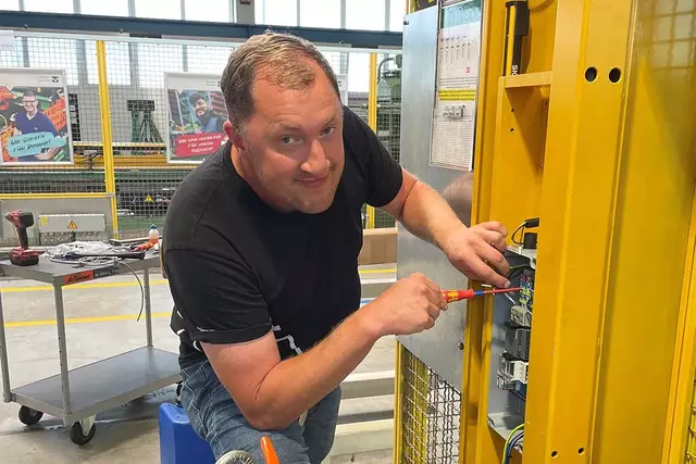 Hubert Eßletzbichler aus Reinsberg absolviert eine duale Ausbildung an der Fachhochschule St. Pölten. | Foto: Welser Profile GmbH