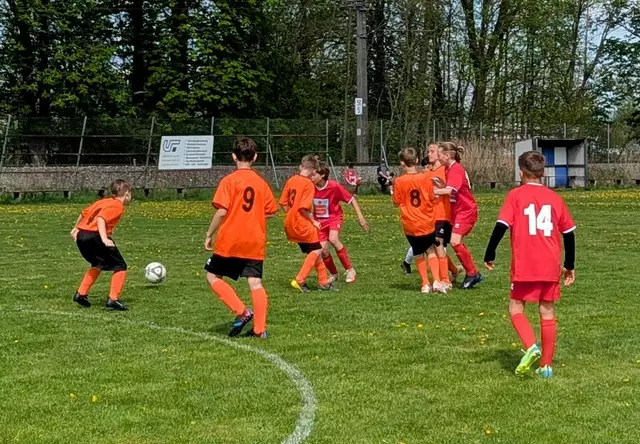 Spannende Szenen beim Bezirksfinaltag der Fußball-Schülerliga auf der ASKÖ-Anlage in Kirchdorf. | Foto: Max Ebenführer