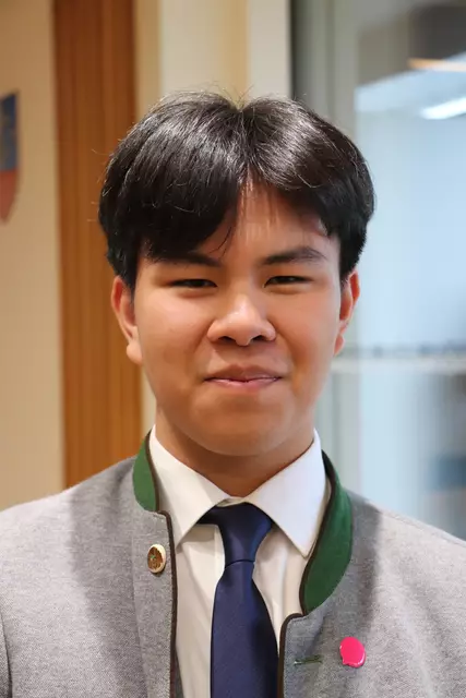 Für die NEOS in den Gemeinderat eingezogen ist Johannes Putthapong. Der Schüler am BORG Deutschlandsberg bereitet sich aktuell auf die Matura vor.  | Foto: Edith Ertl