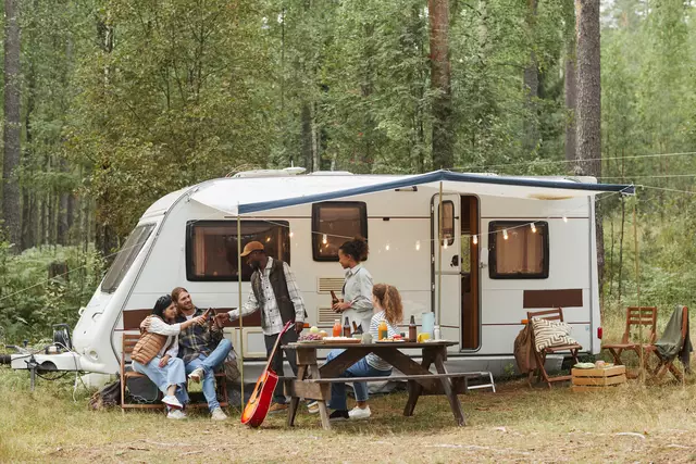 Österreich gehört mit einem Durchschnittspreis von 38,30  Euro pro Nacht zu den teureren Campingländern. (Symbolfoto) | Foto: stock.adobe.com/at/Seventyfour 