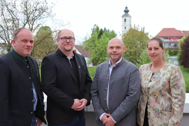 Vzbgm. Christian Lackner (2.v.r.) mit seinem FPÖ-Team | Foto: Edith Ertl