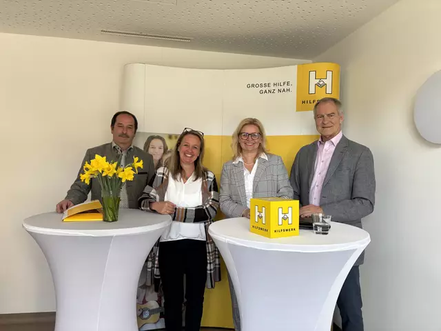 Vlnr.: BGM Johann Gassner, Christine Riess (Leiterin der Tageszentren), Regionalleiterin Elke Schmiderer und Franz Wenger (Vorsitzender Regionalausschuss Zell am See). | Foto: Sarah Braun