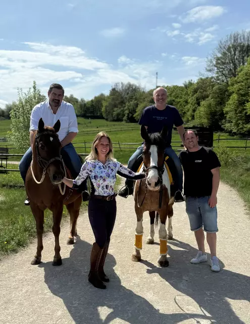 Purkersdorfs Bürgermeister Stefan Steinbichler (SPÖ) und Niki Neunteufel hoch zu Ross. | Foto: Niki Neunteufel