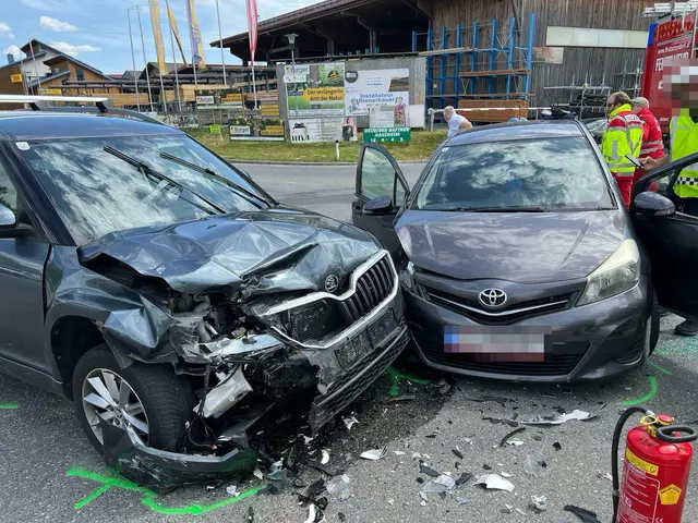 Eine Person wurde eingeklemmt und die andere blieb unverletzt. | Foto: Doku-NÖ