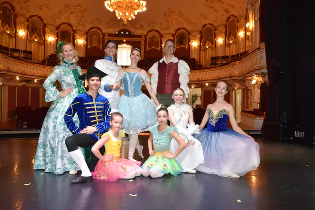 Die Tänzer von Aschenbrödel (Ortner4Dance) im wunderschönene Stadttheater Berndorf. | Foto: Preineder