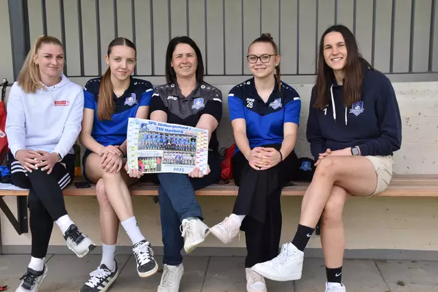 Der FC Südburgenland zu Gast: Bianca Gröller, Anja Bacher, Simone Fazekas, Marie-Kristin Leitner und Fiona Fazekas | Foto: Michael Strini