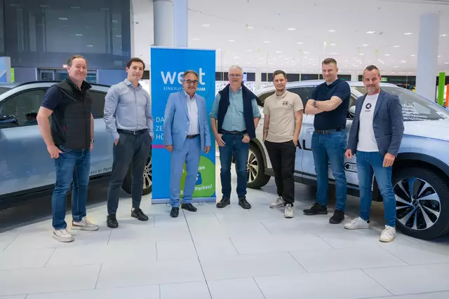 Florian Lantos (Autohaus Moriggl), Lukas Leiminger (Ellensohn-das Autohaus), Karl Weingrill (Center Manager), Martin Niederkofler ( Autohaus Niederkofler), Robin Roisch (GP Autoservice), Johannes Pichler (Autohaus Meisinger), Valentin Lösch (Pappas Tirol) | Foto: EKZ west