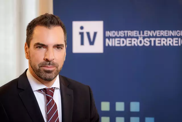 Kari Ochsner, Präsident der IV Niederösterreich: "Wer das schrille Läuten der Alarmglocken bisher nicht gehört hat, kann sie jetzt nicht mehr überhören: Wenn ausgerechnet Österreich das einzige Industrieland mit prognostizierter Rezession ist, muss das ein Weckruf sein.“ | Foto: Marius Hoefinger 