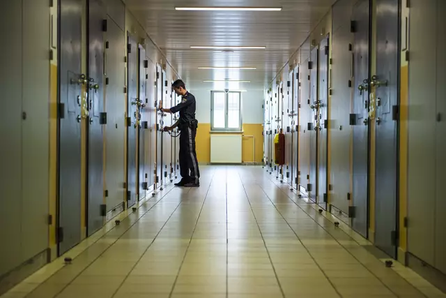 Laut mehrerer Berichte soll ein 18-Jähriger konkrete Anschlagspläne auf Ziele in Wien gehabt haben. Er soll sich jetzt in U-Haft befinden. (Archiv) | Foto: Andreas Edler