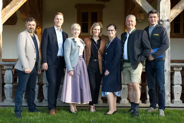 Thomas Spitzbart, Johannes Beer, Nicole Eder, Marlies Raich, Angelina Eggl, Norbert Sperr und Georg Föttinger (v.l.). | Foto: Helmut Klein