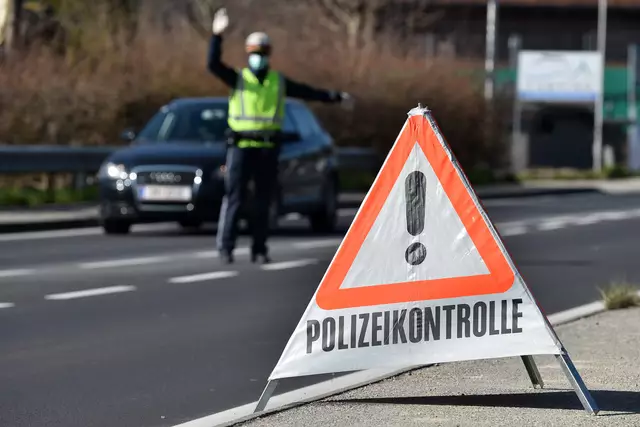 Beamte der Verkehrsinspektion Villach führten eine Lkw-Kontrolle im Stadtgebiet Villach-Warmbad durch. (Symbolfoto) | Foto: stock.adobe.com/at/Spitzi-Foto