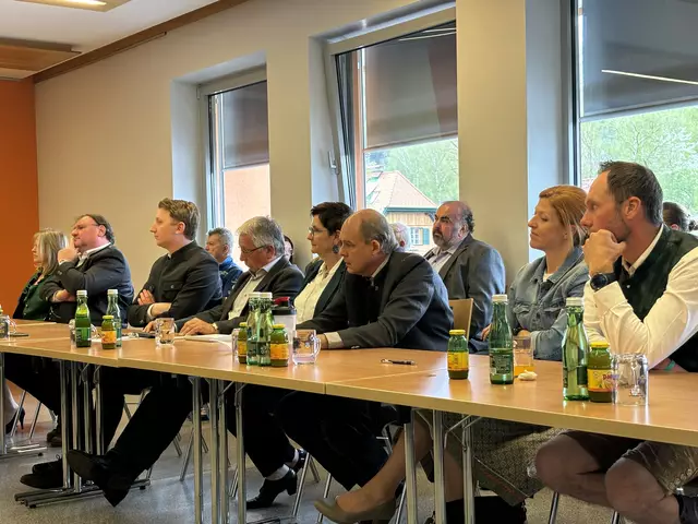 Blick zur ÖVP bei der konstituierenden Sitzung im kleinen Saal vom Volkshaus Langenwang.  | Foto: Koidl