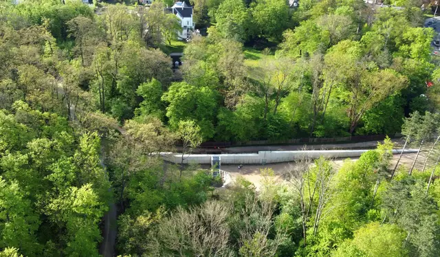 Die neue Schutzwand soll einen Wohnbereich in Hernals vor Hochwasser schützen.  | Foto: Stadt Wien/Wiener Gewässer