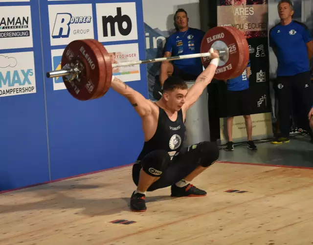 Luca Modrey mit 130 kg im Reißen

Foto: Conny Högg