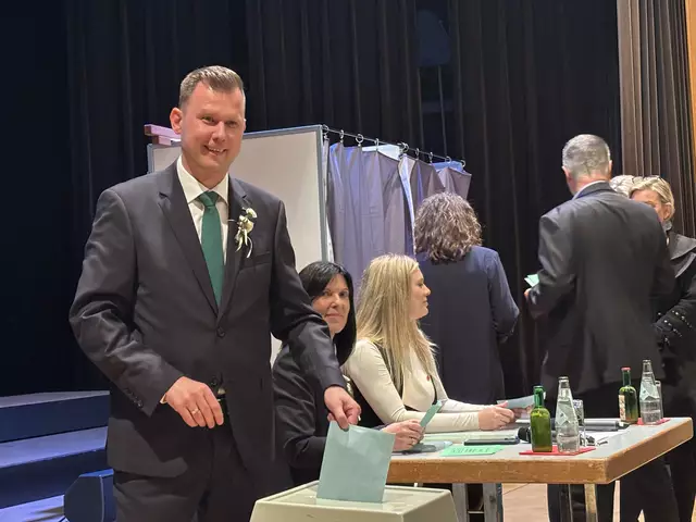 Daniel Kos bei der Stimmabgabe | Foto: Waltraud Fischer