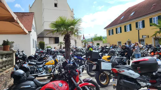 2024 wurden 845 Bikes bei der Motorradweihe in Fernitz gezählt. So viele heiße Öfen sollten es diesen Sonntag zumindest wieder werden. | Foto: SWAT