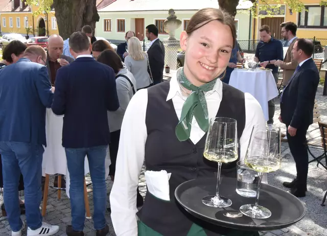 Auch im Service sind die Schüler top. | Foto: Herbert Schleich