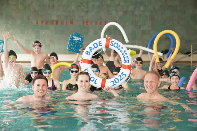 Michael Kirchmair, Neo-Obmann der Tiroler Bäder, Melanie Raab, Fachgruppengschäftsführerin Gesundheitsberufe und Ulrich Mayerhofer, scheidender Obmann der Tiroler Bäder (v.l.). | Foto: WK Tirol